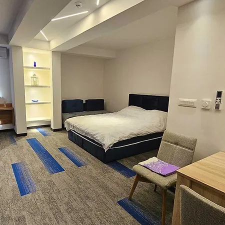 Brist Motel *
